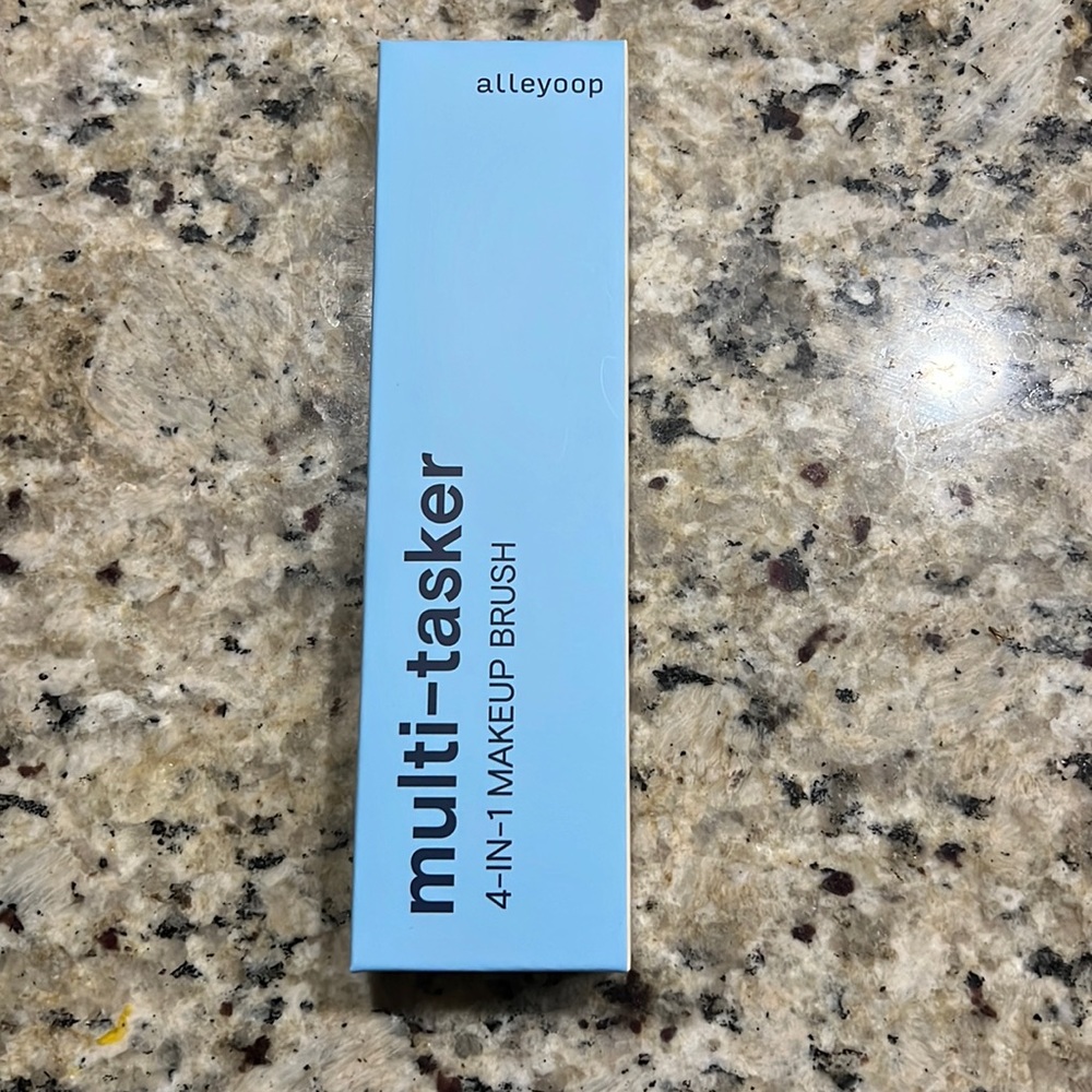 Alleyoop multitasker 4-in-1 makeup brush